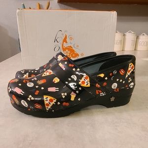 Chill print clogs